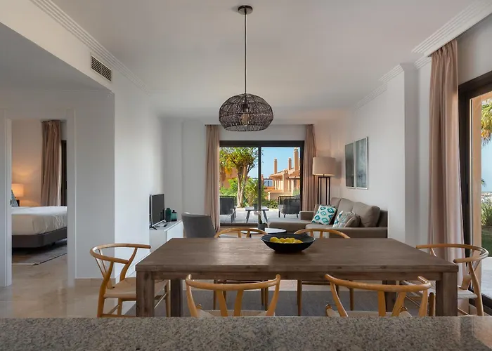 Bright 3-Bedroom With Sunset Views