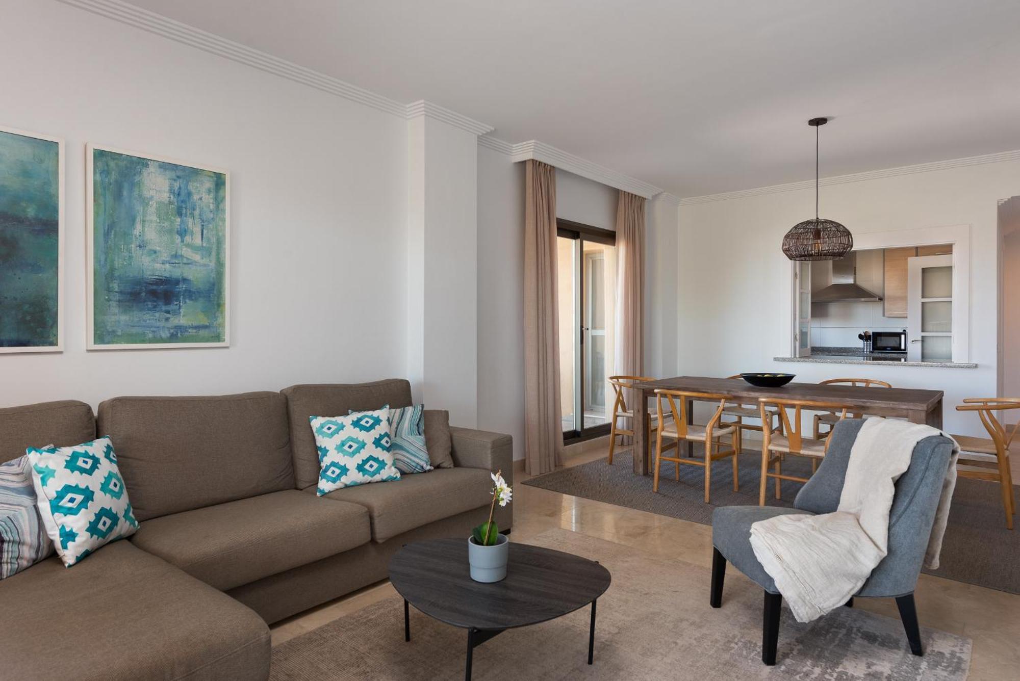 Bright 3-bedroom With Sunset Views