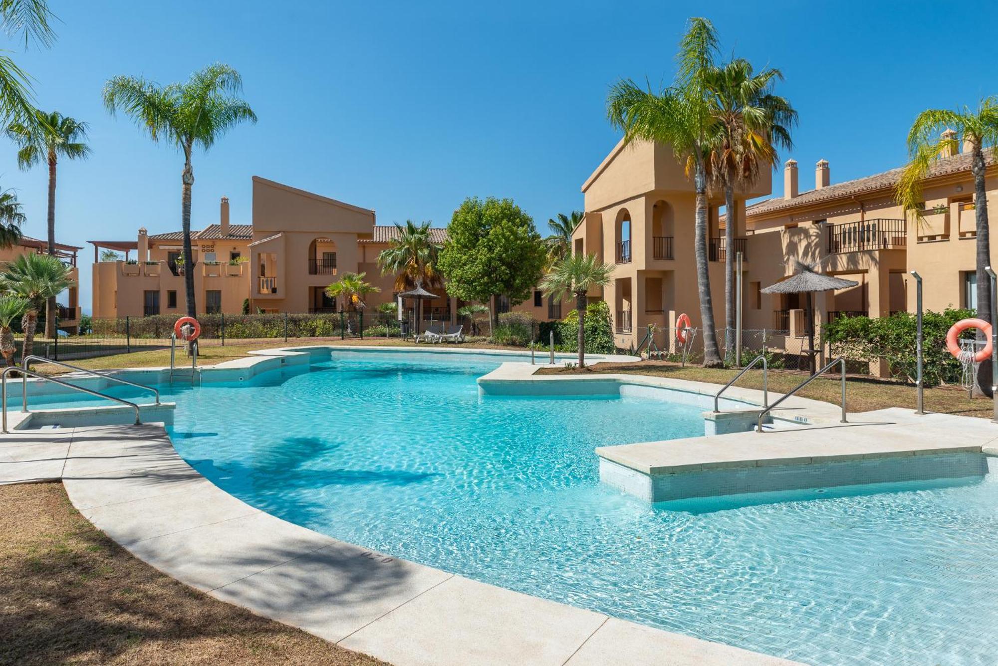 Bright 3-bedroom With Sunset Views Estepona