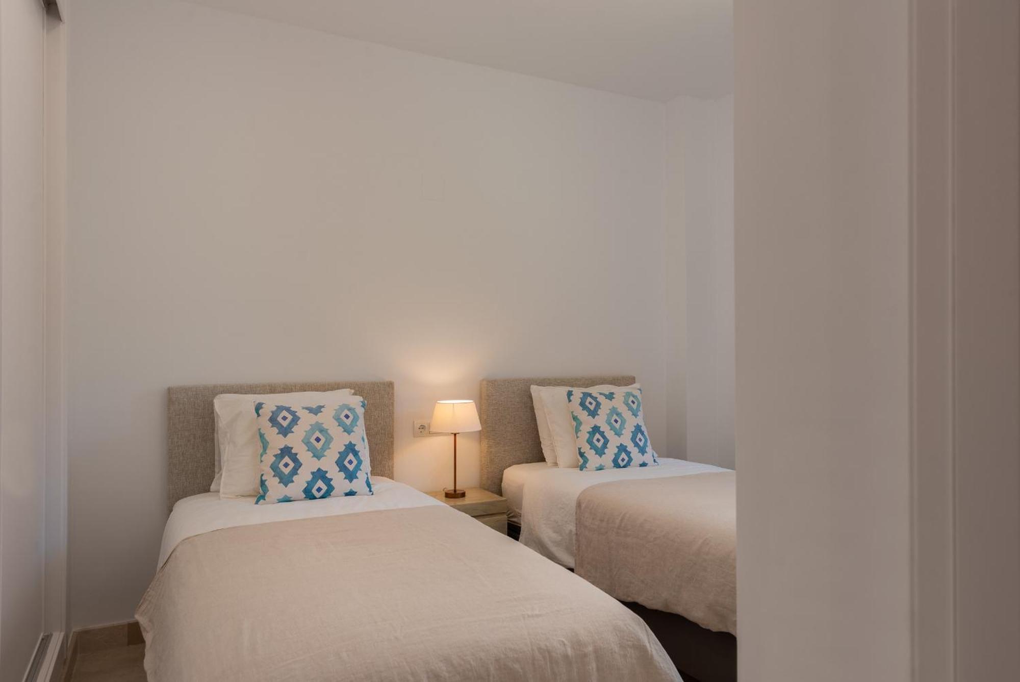 Apartamento Bright 3-bedroom With Sunset Views Estepona