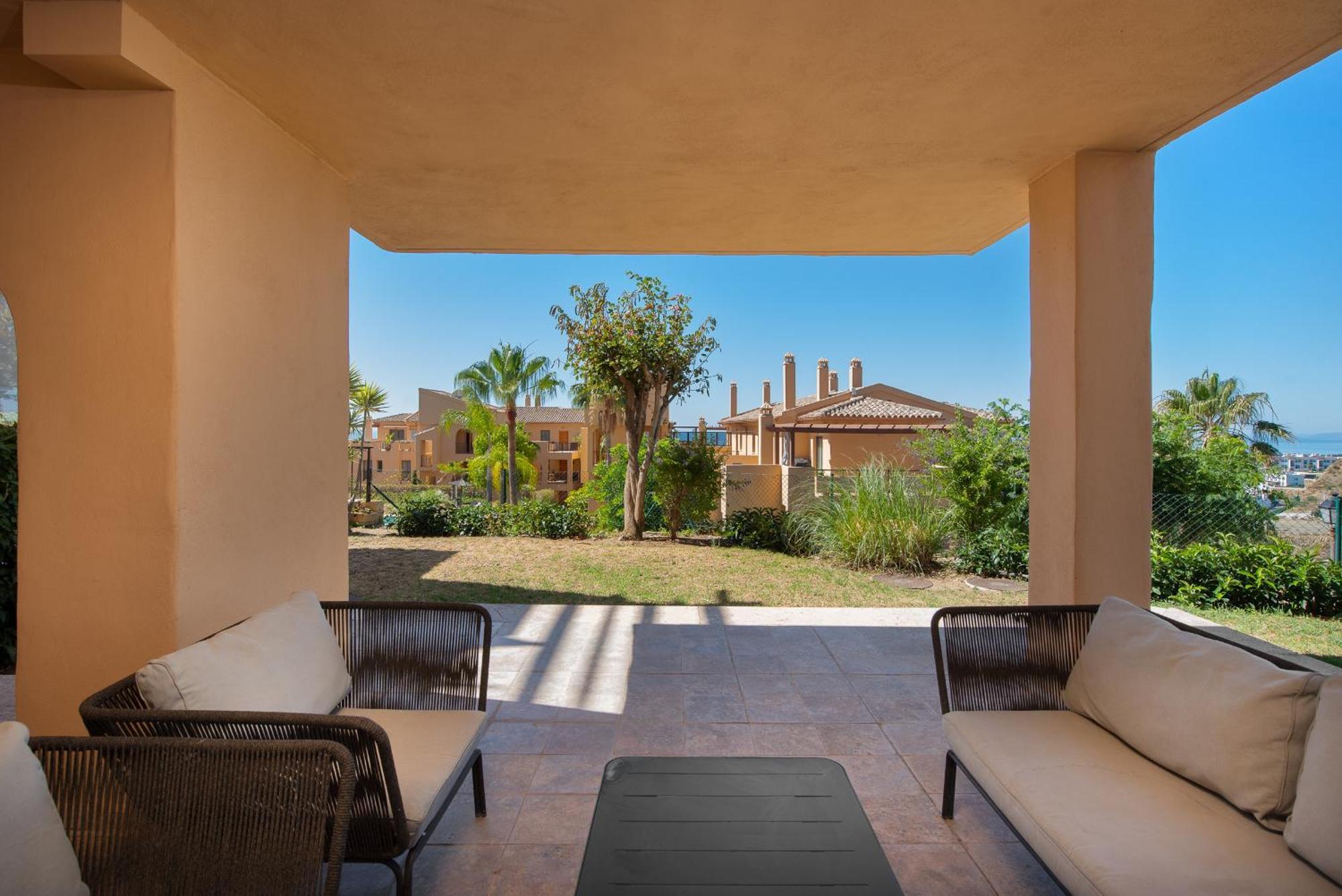 Bright 3-bedroom With Sunset Views Estepona