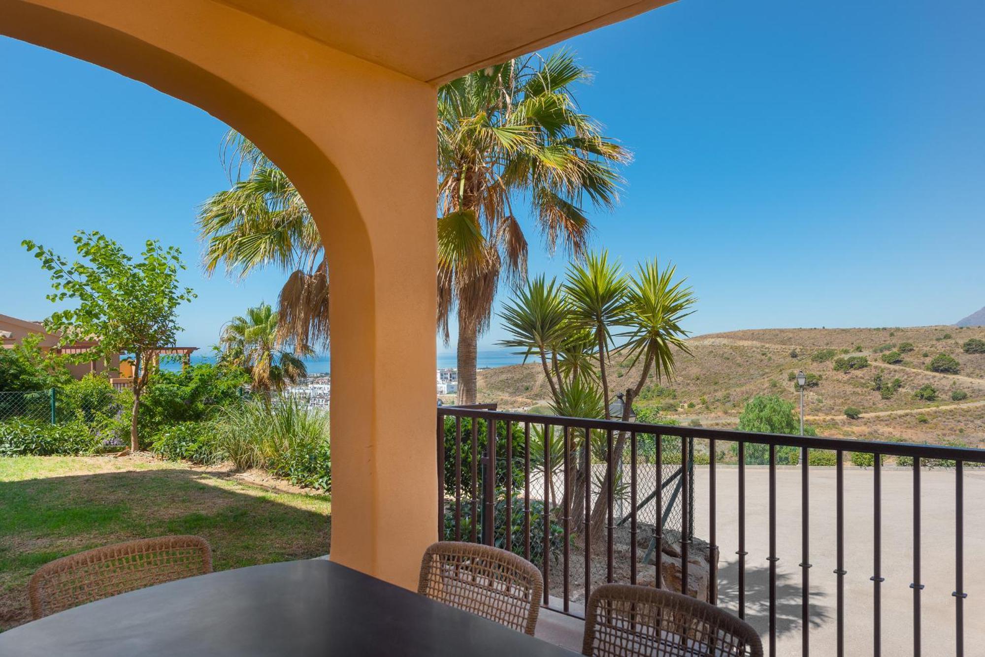 Apartamento Bright 3-bedroom With Sunset Views Estepona